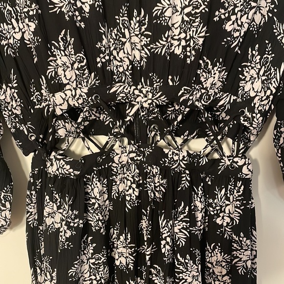 TOPSHOP Black and White Floral Cutout Mini Dress - Picture 3 of 9